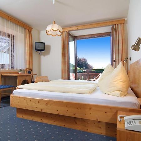 Hubertushof Hotel Latschach ober dem Faakersee Phòng bức ảnh