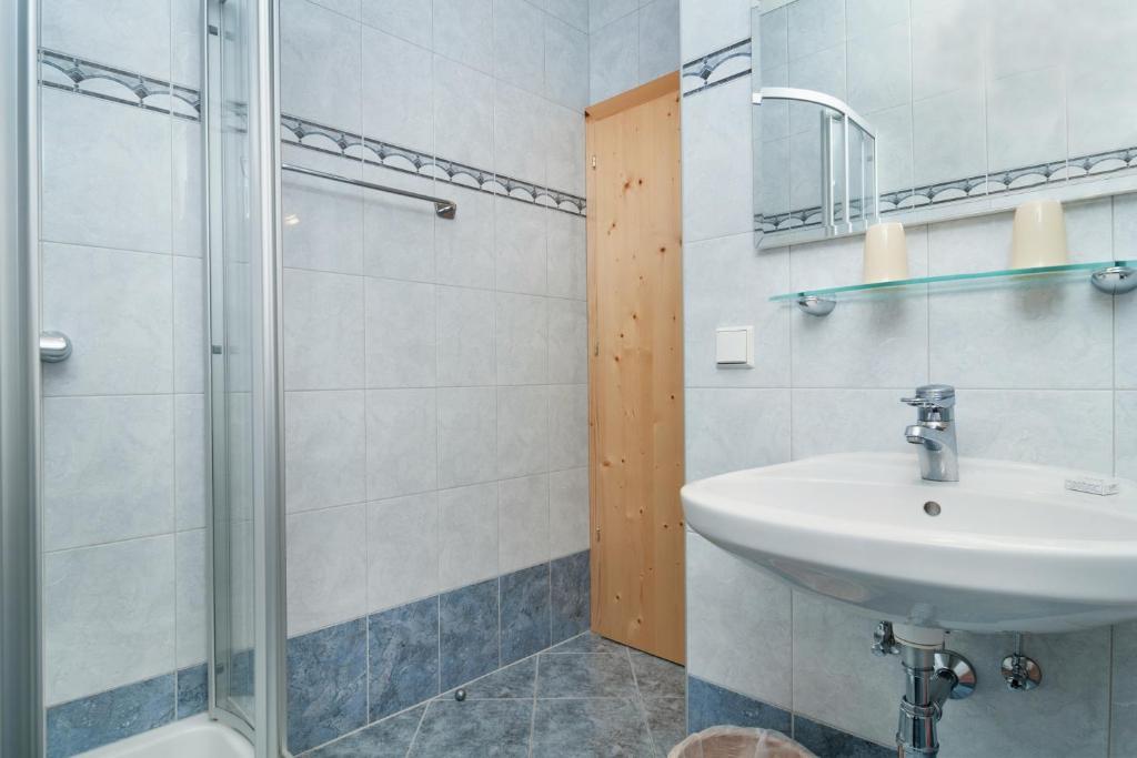 Hubertushof Hotel Latschach ober dem Faakersee Phòng bức ảnh